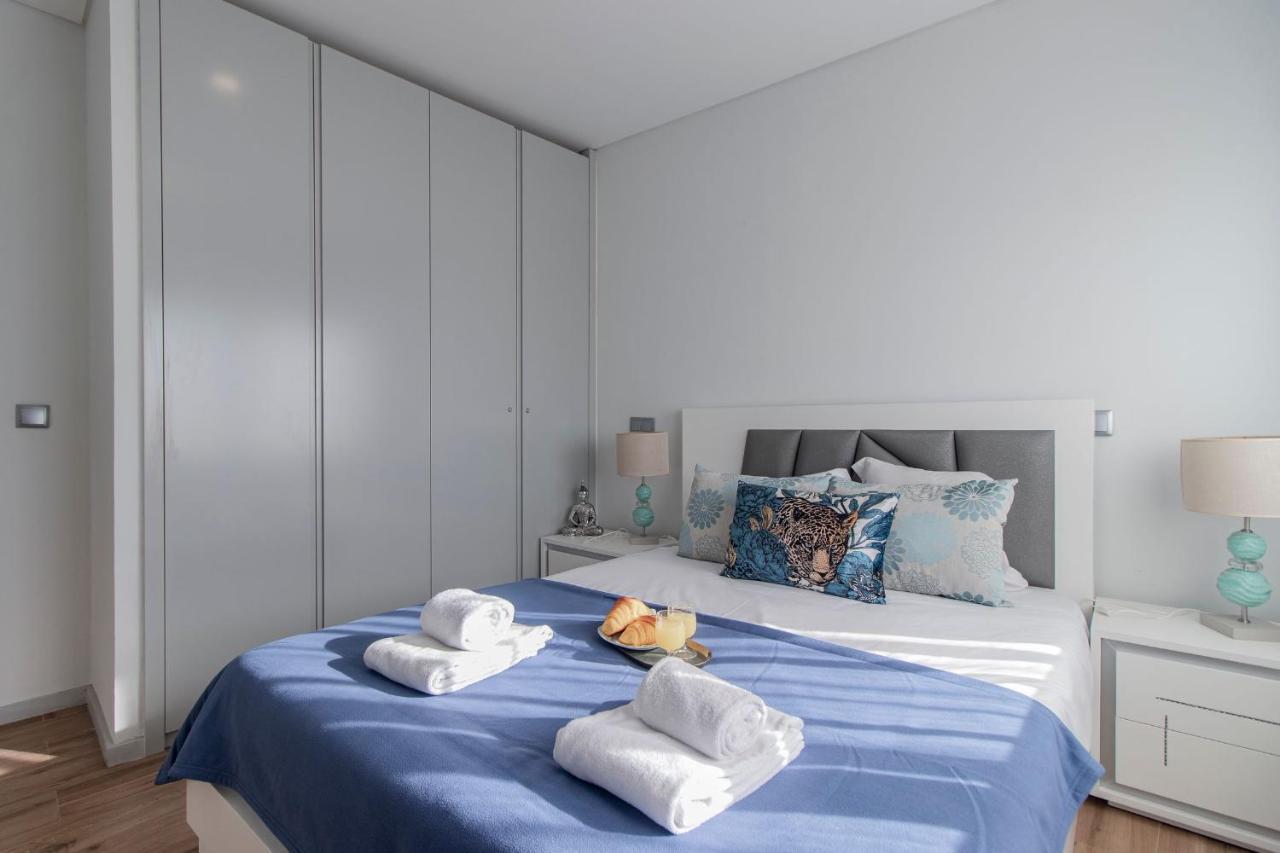 Downtown 1Br Apartment W/ Balcony By Lovelystay Porto Exterior foto