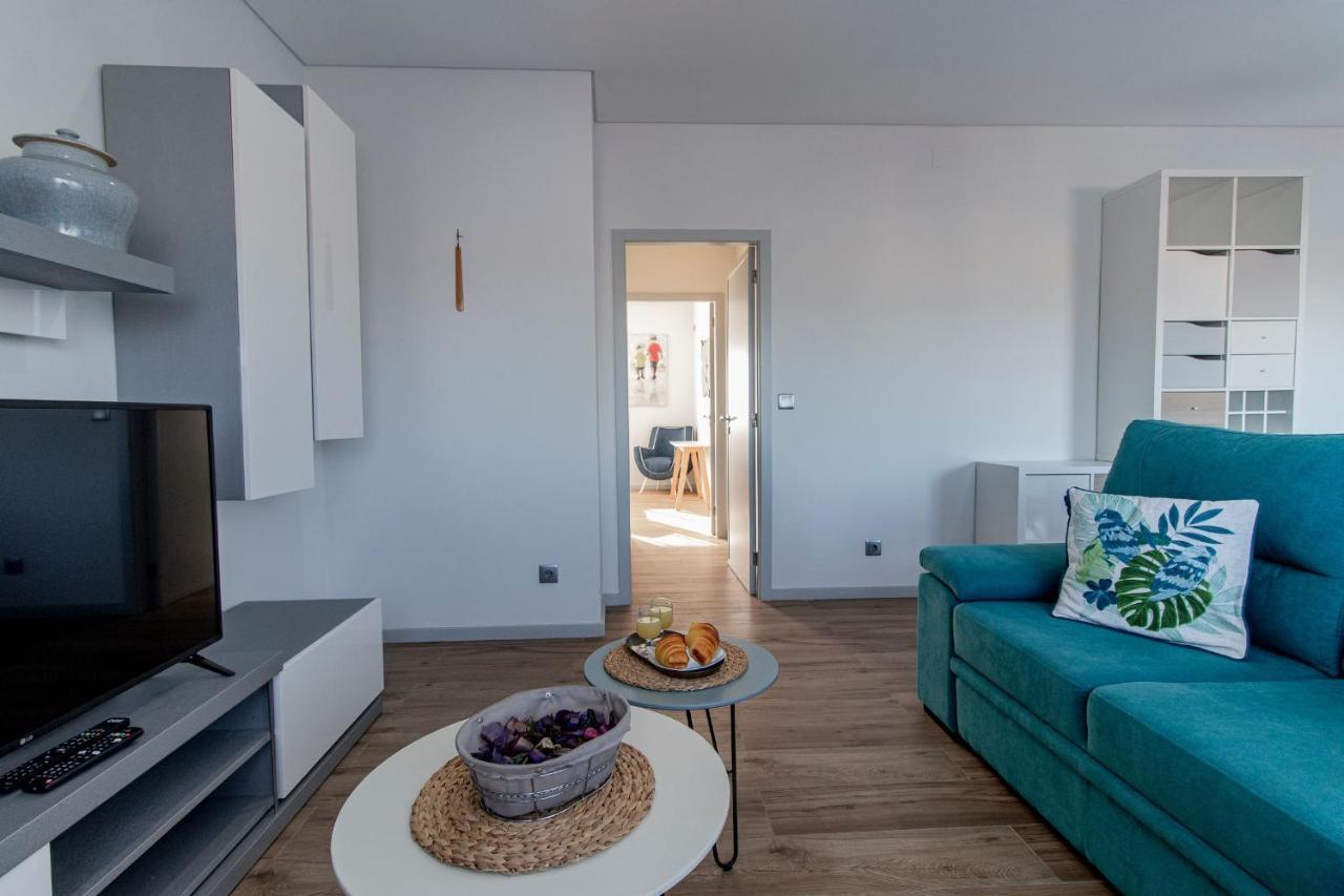 Downtown 1Br Apartment W/ Balcony By Lovelystay Porto Exterior foto