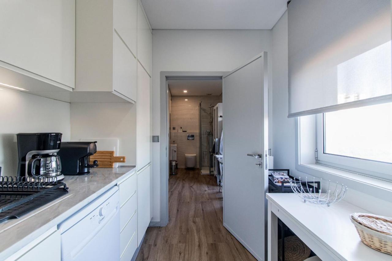 Downtown 1Br Apartment W/ Balcony By Lovelystay Porto Exterior foto