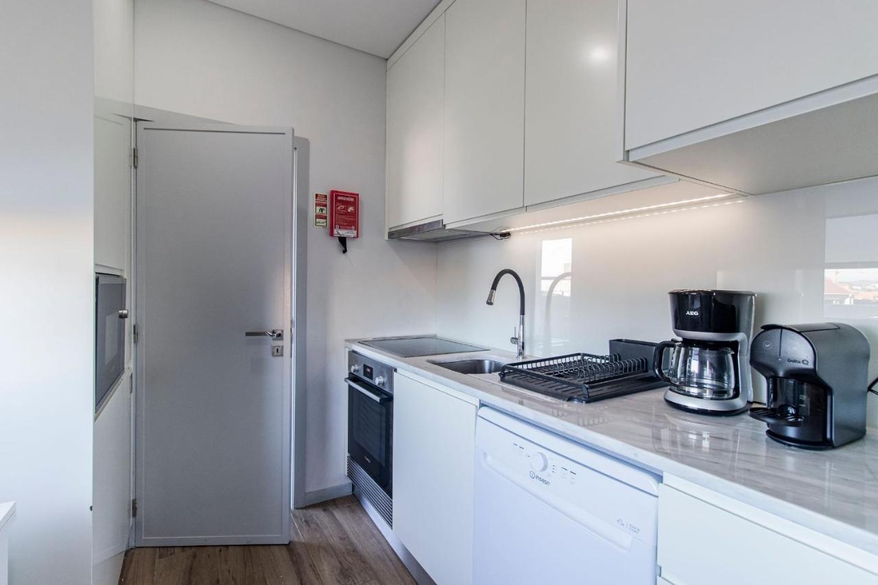 Downtown 1Br Apartment W/ Balcony By Lovelystay Porto Exterior foto